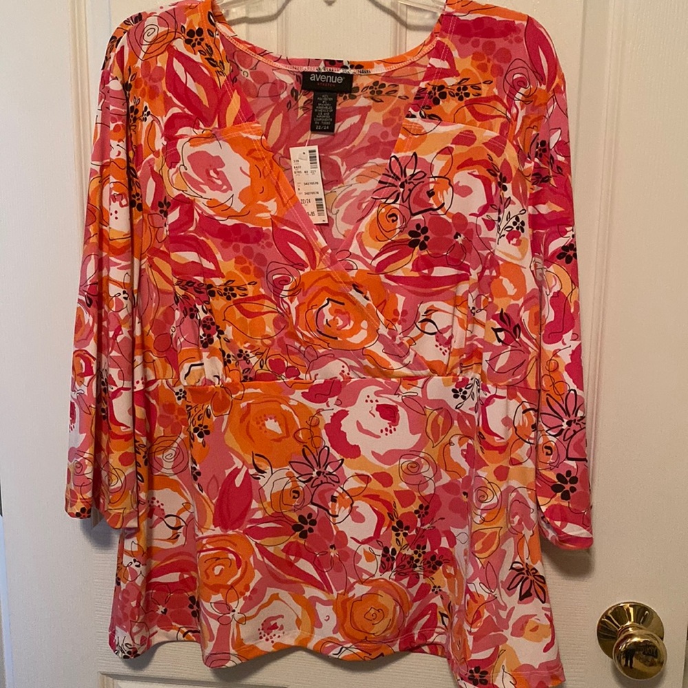 Beautiful 3/4 sleeve Avenue Top